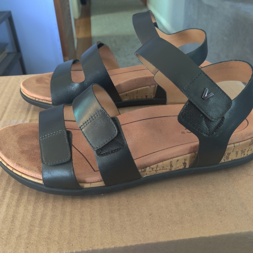 Vionic Women's Colleen Sandals Black Leather Size 9.5 Like New